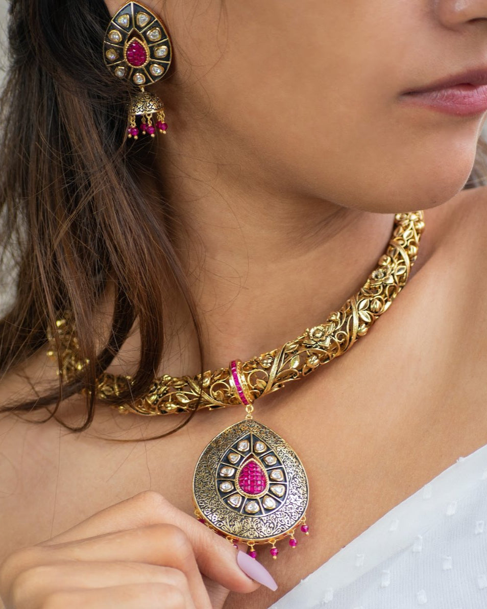 Royal Kundan Ruby Teardrop Hasli Set - MR Jewels